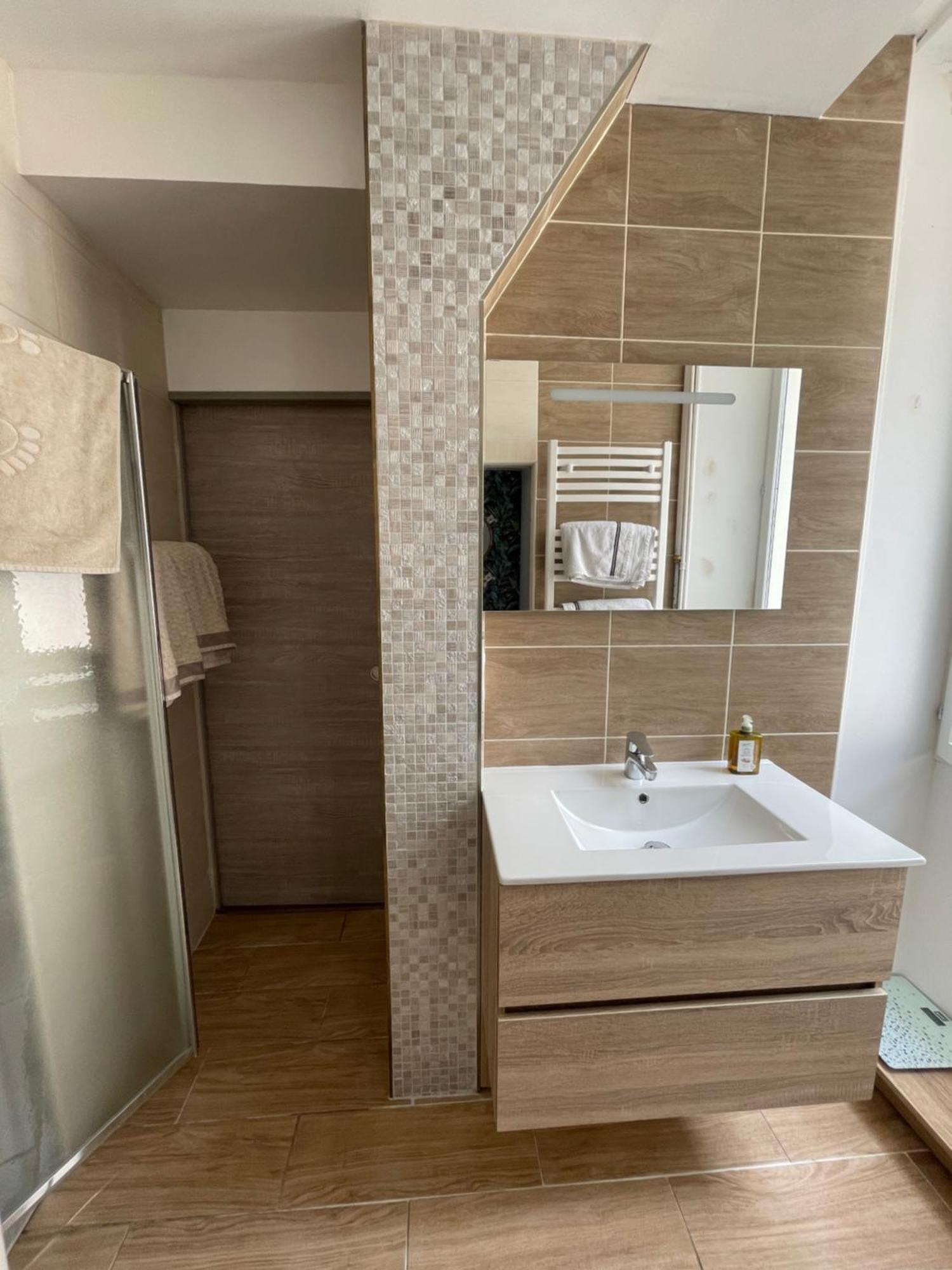 Appartement Moderne Centre Ville, 5 Personnes, 65 M2 Semur-en-Auxois Luaran gambar
