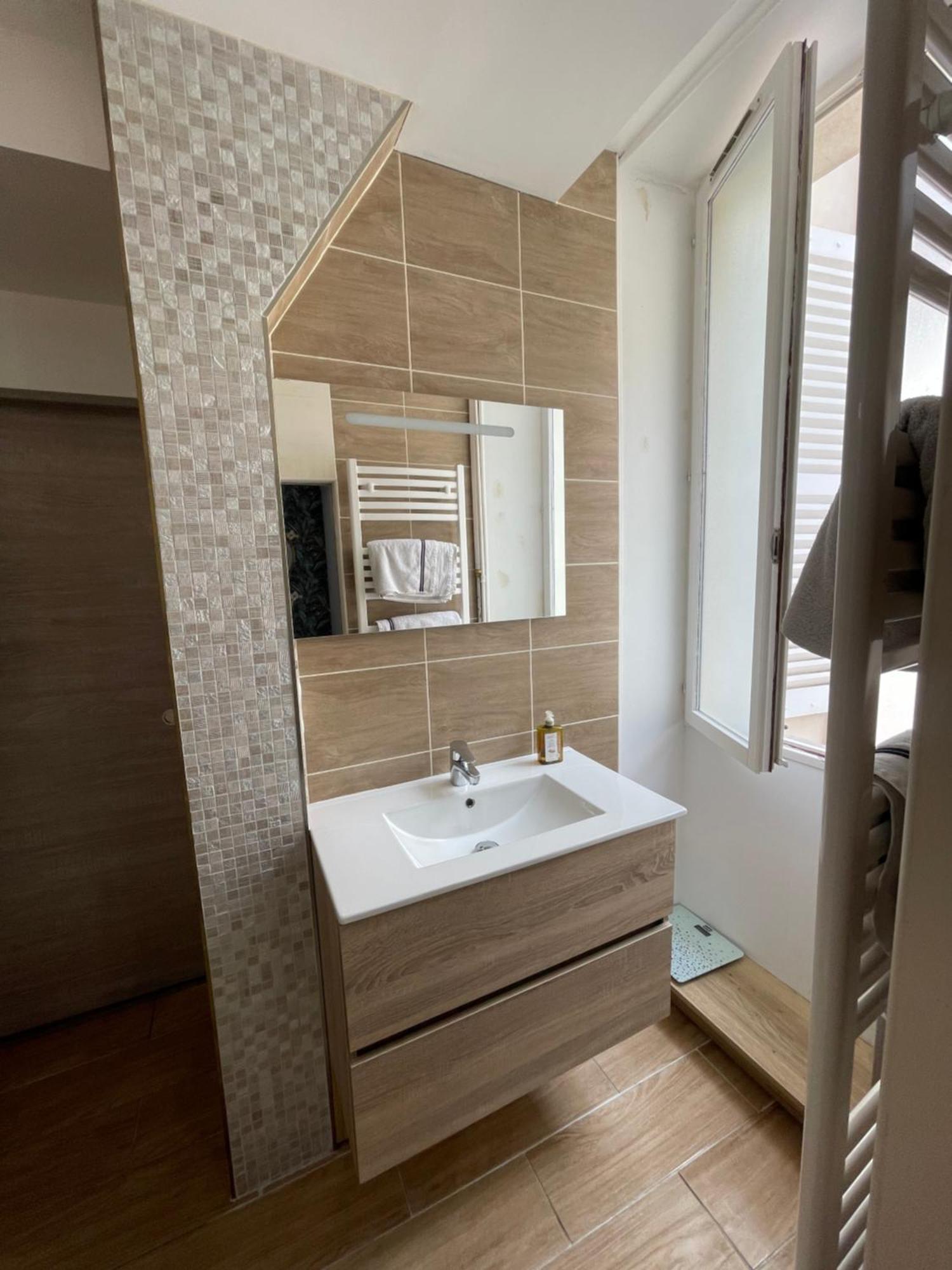 Appartement Moderne Centre Ville, 5 Personnes, 65 M2 Semur-en-Auxois Luaran gambar