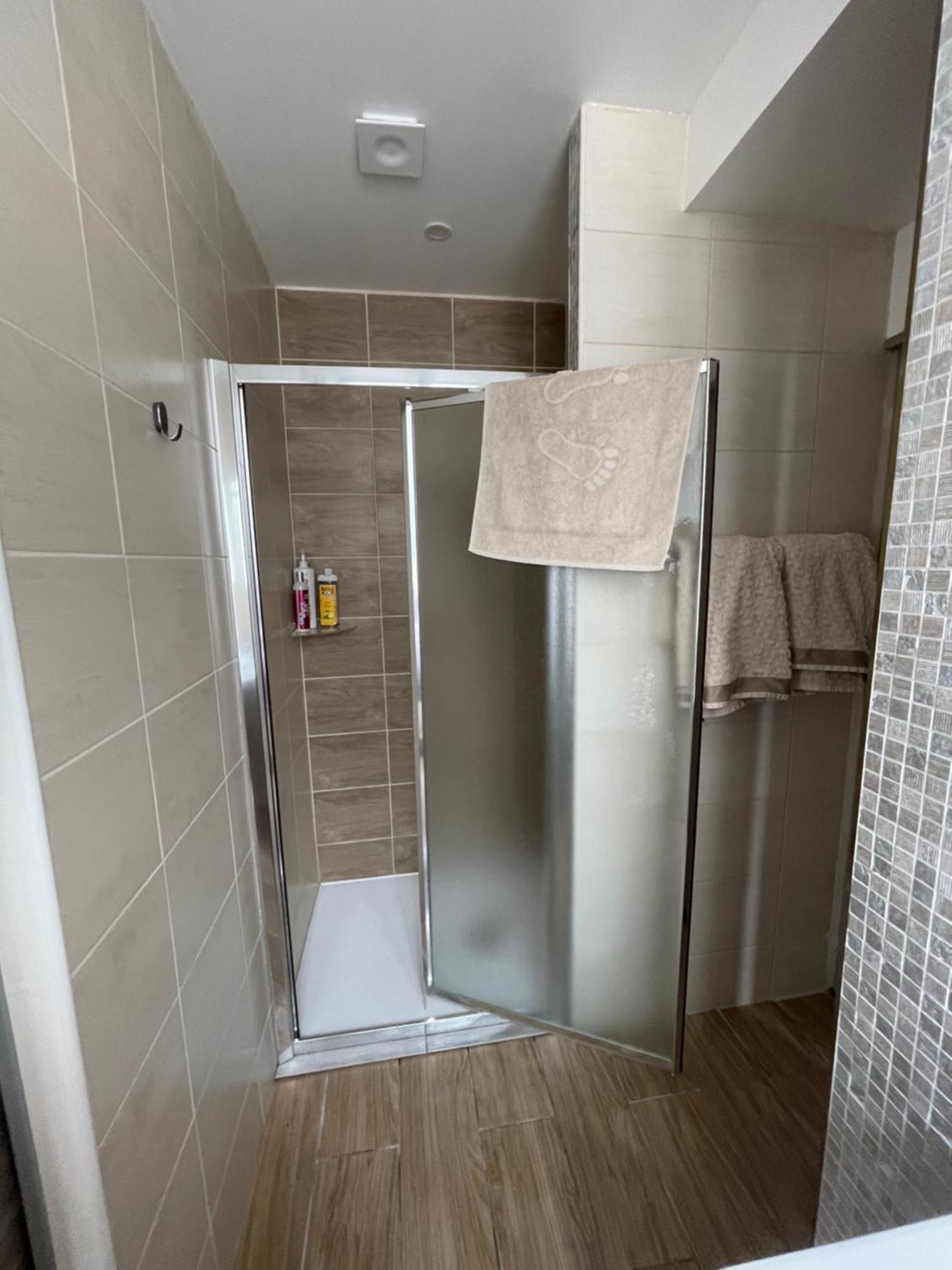 Appartement Moderne Centre Ville, 5 Personnes, 65 M2 Semur-en-Auxois Luaran gambar